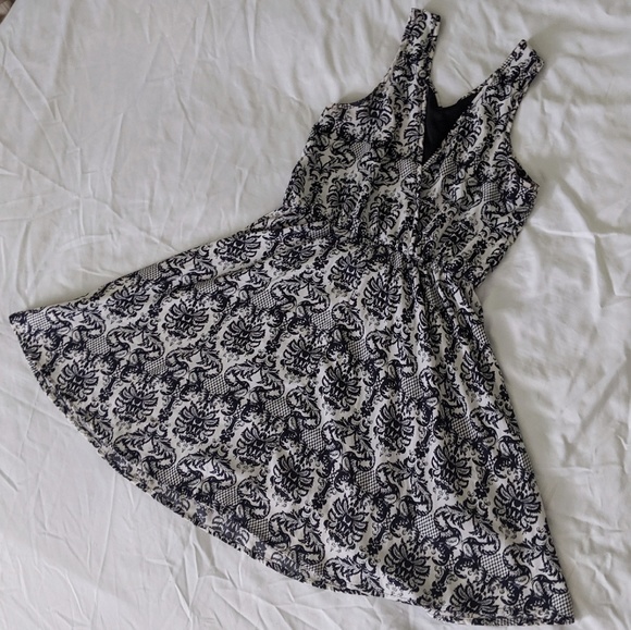 Whisper Black and White Dress - Picture 2 of 6